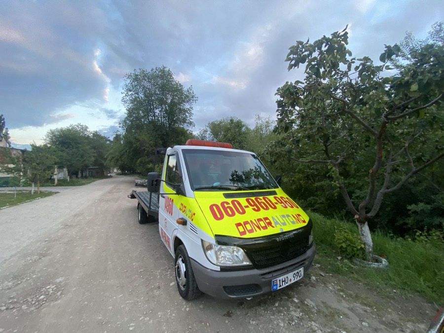 Evacuare auto Drochia cu platformă hidraulică